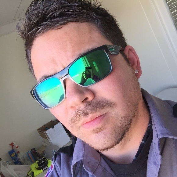 Meet your Posher, Brad - Picture 1 of 1